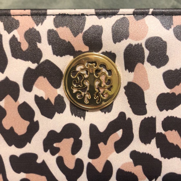 NWOT Animal Print Zippered Wristlet Wallet - Picture 4 of 5